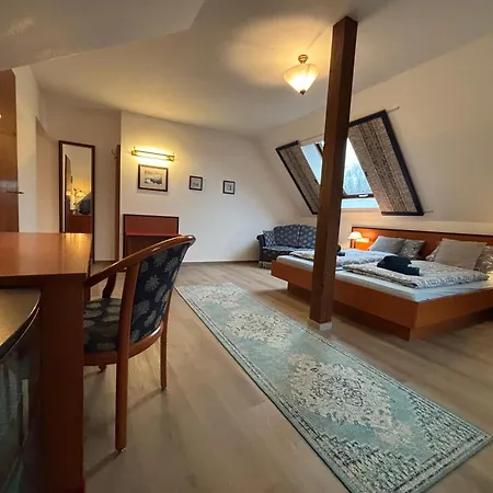 Parkschloesschen Maasdorf (Brandenburg)